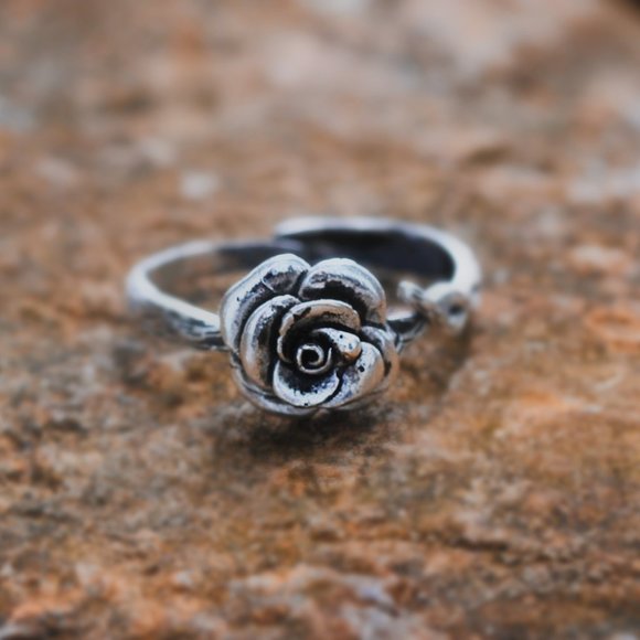3/$25  🏷️ Vintage Rose Flower Sterling Silver Dainty Ring Elegant Floral Ring - Picture 2 of 11